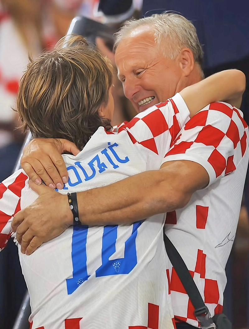 字母哥25分兰德尔29+8+6 雄鹿不敌森林狼